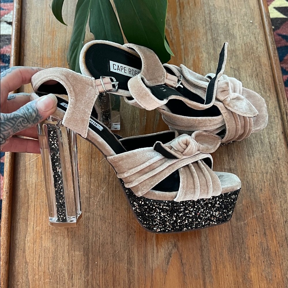 VELVET BOW GLITTER PLATFORM/LUCITE GLITTER HEEL